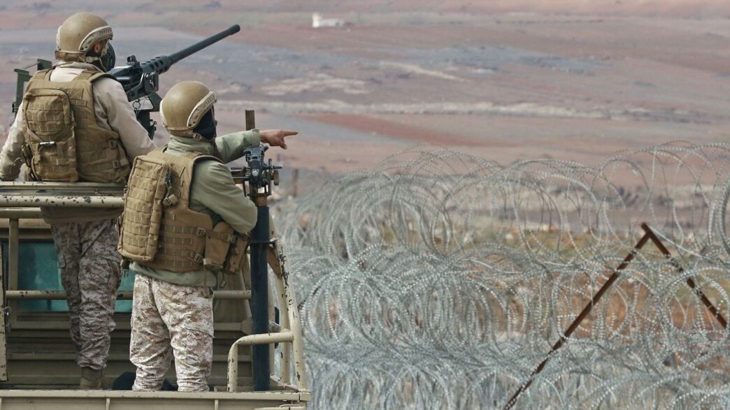 כוחות בגבול (צילום: KHALIL MAZRAAWI/AFP/GettyImages)