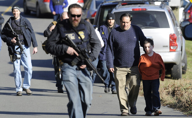 הירי בבית הספר בטקסס (צילום: AP Photo/Jessica Hill, File)