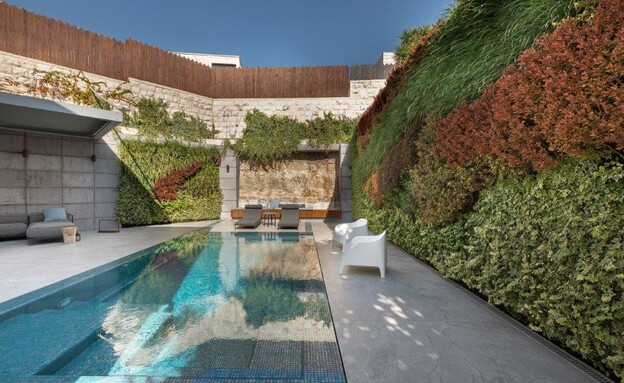 קירות ירוקים בריכה חברת פלגים אדריכלות אילנה פרש (צילום: יהודית מגר , יח"צ)