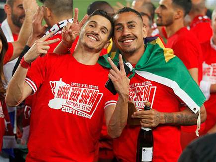 החגיגות בעיצומן (אלן שיבר)