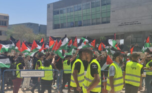 הפגנות עם דגל פלסטין באוניברסיטת בן גוריון (צילום: נתנאל עמיר)