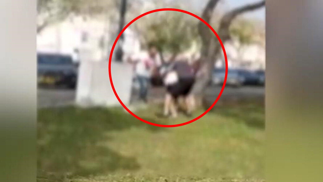 דקר אנשים ברחוב בלי סיבה