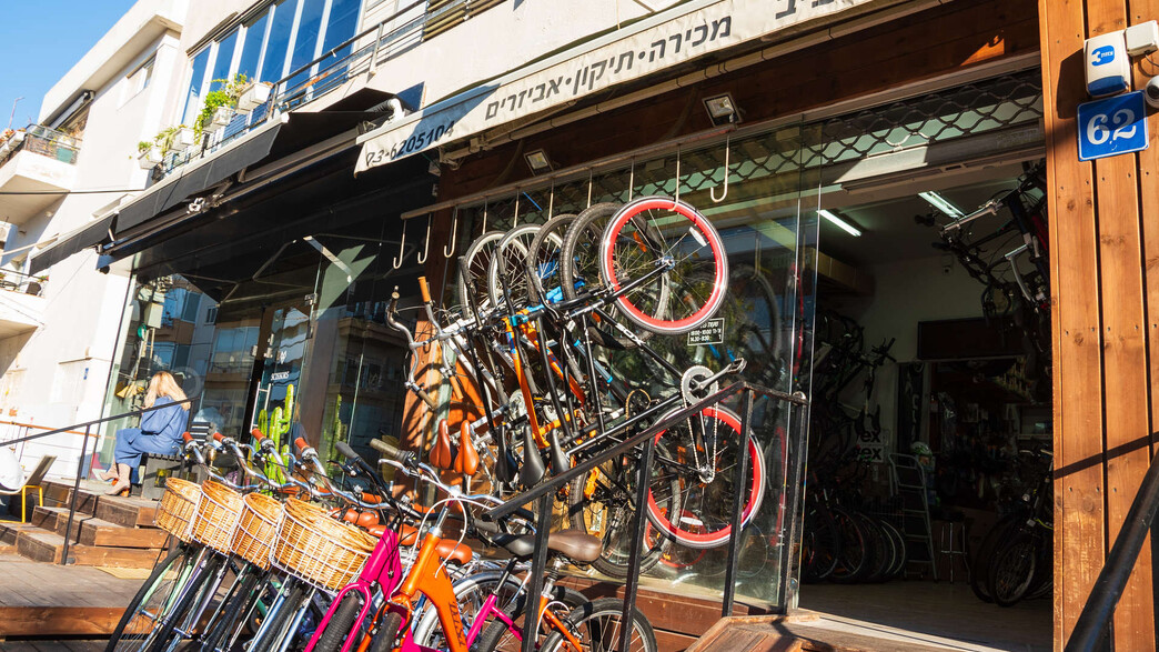 חנות אופניים בתל אביב (אילוסטרציה: Elena Dijour, shutterstock)
