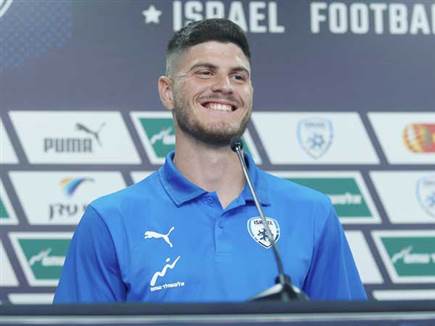 יודע שהזמן שלו בבוגרת יגיע. מורגן (אלן שיבר)