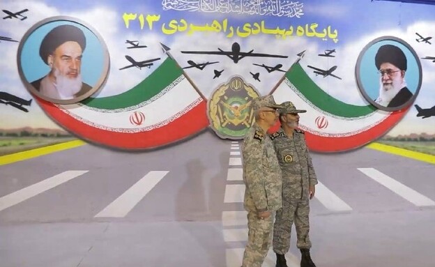 מפקדי צבא איראן בבסיס המל"טים הסודי (צילום: ללא)