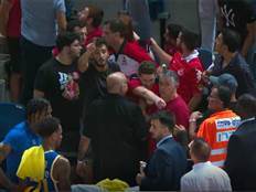 בכל אולם, אותו דבר (למצולמים אין קשר לכתבה)