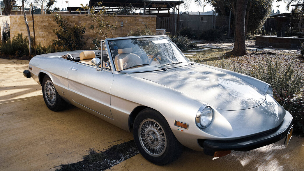 רכב אספנות אלפא רומיאו ספיידר