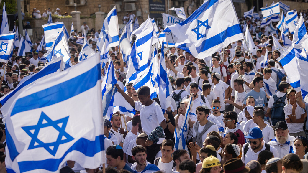 מצעד הדגלים בירושלים (צילום: יונתן סינדל, פלאש 90)