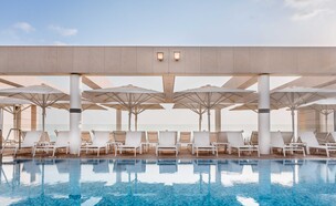 בריכה על גג המלון (צילום: סימפלקס)