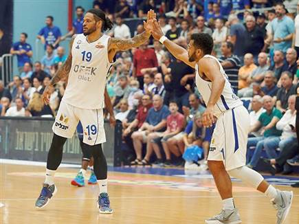 תצוגה אדירה (אלן שיבר)