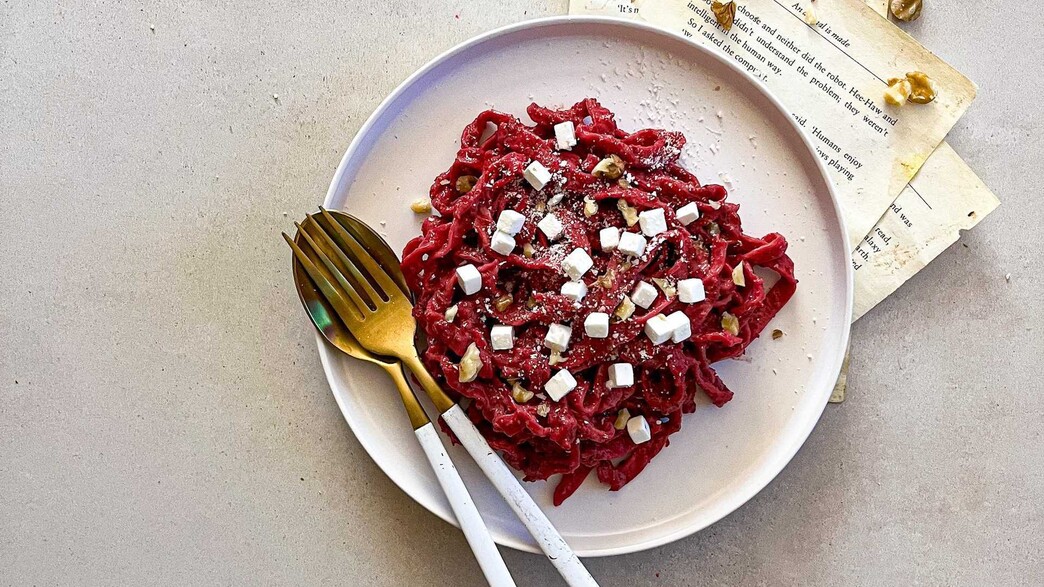 פסטה סלק עם גבינות ואגוזי מלך