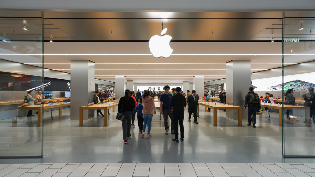 חנות אפל iStore Apple (צילום: Tooykrub, שאטרסטוק)