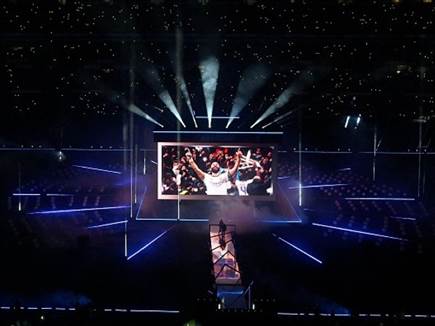 הברנבאו לבש חג (GETTY)