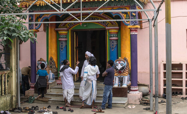 נעליים מחוץ למקדש בהודו -  (צילום: Arvid Norberg, shutterstock)