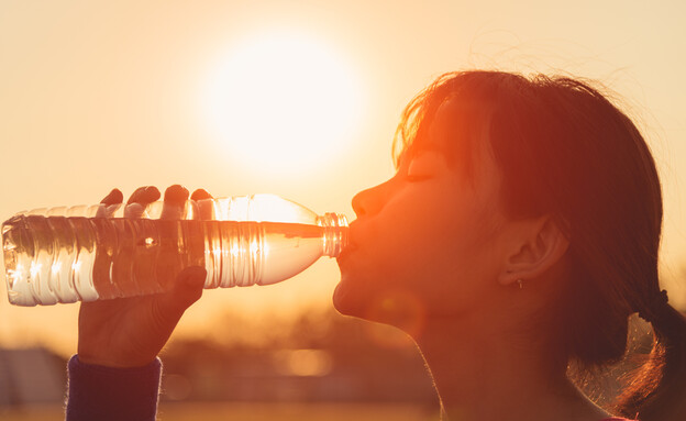 What is the recommended daily intake of water and can you overhydrate?
