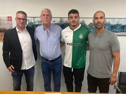 בתמונה: אלברמן, אליהו, שחר וסוכנו של אליהו אורן יחזקאל (באדיבות מכבי חיפה)