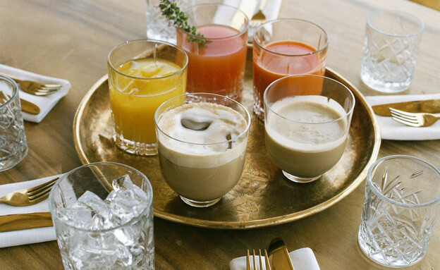 מיצים, שייקים, קפה ועוד משקאות בארוחת הבוקר (צילום: מירב בן לולו, יחסי ציבור)