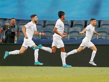 הערב החל מוצלח עבור הנבחרת (צילום: אלן שיבר)