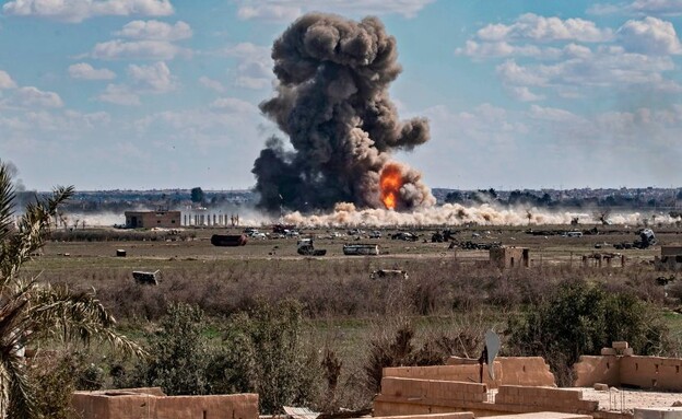 פיצוץ מתחם צבאי בסוריה (צילום: DELIL SOULEIMAN/AFP/GettyImages)