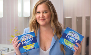 איימי שומר בפרסומת לטמפונים (צילום: Tampax, youtube)
