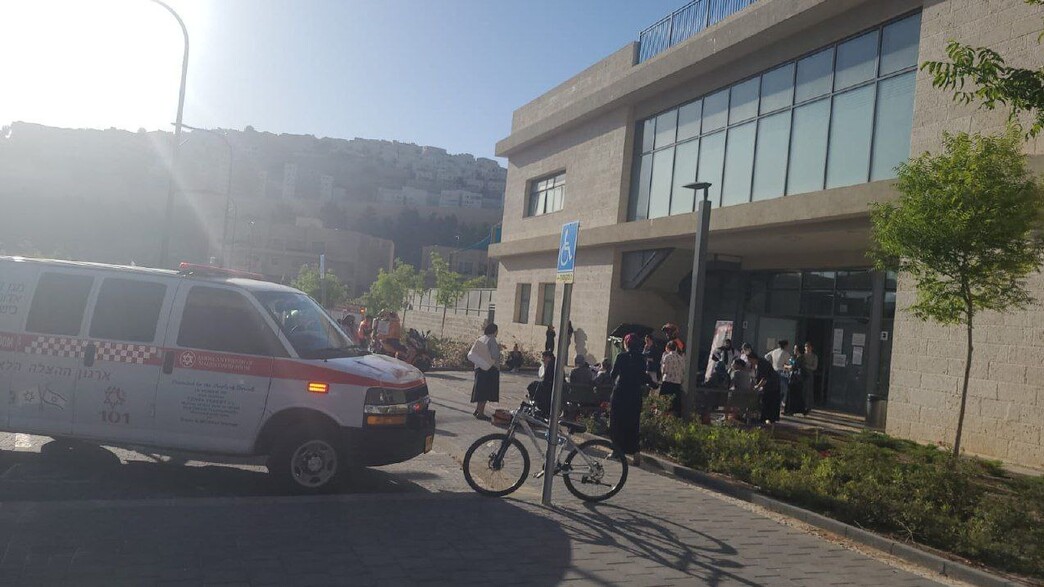 בריכה ציבורית בשכונת רמות בירושלים בריכה ציבורית בשכונת רמות בירושלים