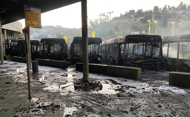 צפת: 18 אוטובוסים עלו באש (צילום: לפי סעיף 27 א')