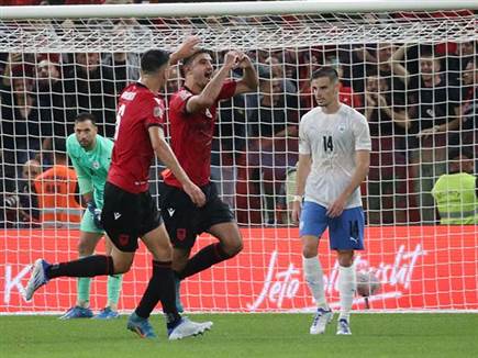 וברויה הוריד את האלבנים ביתרון מאכזב להפסקה (אודי ציטיאט)