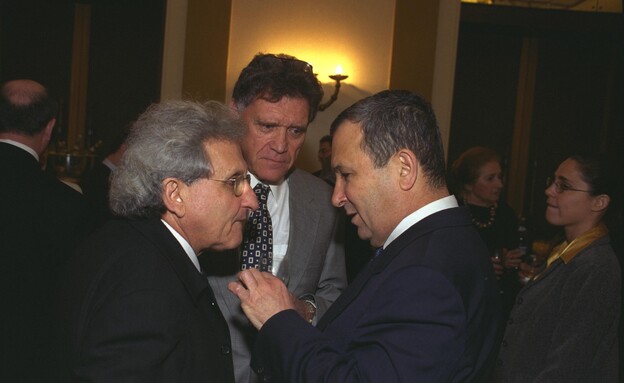 יהושע עם ראש הממשלה לשעבר ברק ופרופ' ירמיהו יובל (צילום: סער יעקב, לע"מ)