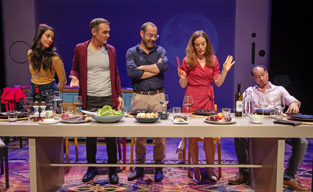 מה הלוז- 14.6- הצגות- זרים מושלמים (צילום: אלון ז׳ראר, יח"צ) מה הלוז- 14.6- הצגות- זרים מושלמים (צילום: אלון ז׳ראר, יח"צ)