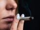 אישה מעשנת קנאביס (צילום: Dmytro Tyshchenko, shutterstock)