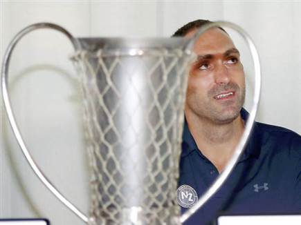 מספרו יופרש. דן (אלן שיבר)