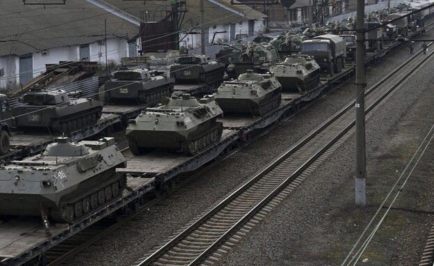 רכבות צבא רוסיות (צילום: AP)