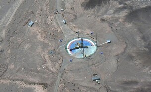 היערכות באיראן לשיגור טיל לחלל (צילום: MAXAR)