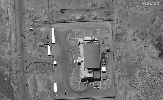 היערכות לשיגור בבסיס החלל באיראן  (צילום: MAXAR, AP)
