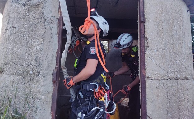 חילוץ מפיר עמוק, פרדס חנה (צילום: כבאות והצלה לישראל)