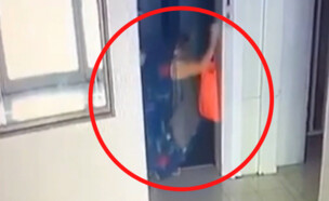 האישה שנפלה לפיר המעלית (צילום: מתוך "חדשות הבוקר" , קשת 12)