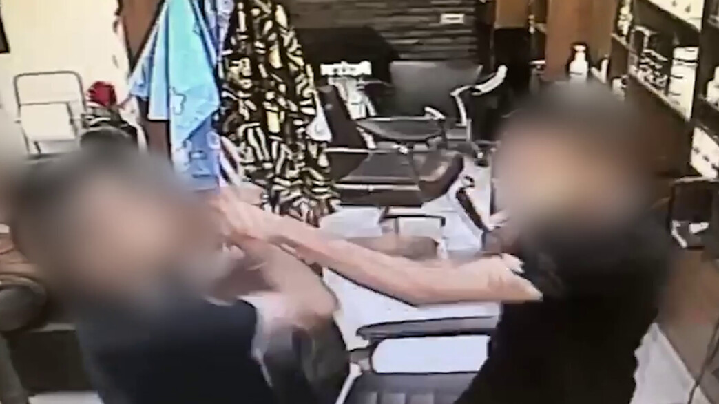 דקירה במספרה דקירה במספרה