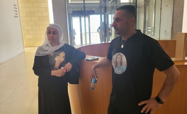 הוריה של ויג'דאן אבו-חמיד אשר נרצחה בדרכה לבית הספ הוריה של ויג'דאן אבו-חמיד אשר נרצחה בדרכה לבית הספ