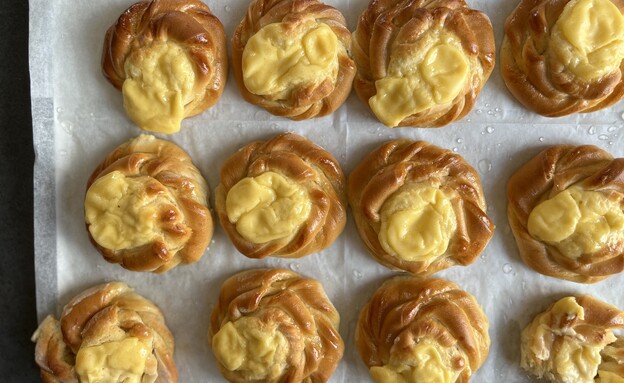 מאפי שמרים פטיסייר בתבנית מאפי שמרים פטיסייר בתבנית