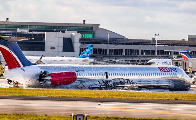 מטוס מתרסק בנמל התעופה של מיאמי (צילום: ap)