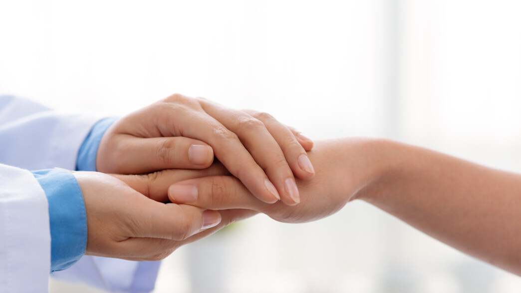 רופאה ומטופלת רופאה ומטופלת