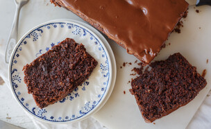 עוגת שוקולד טבעונית (צילום: נופר צור, mako אוכל)