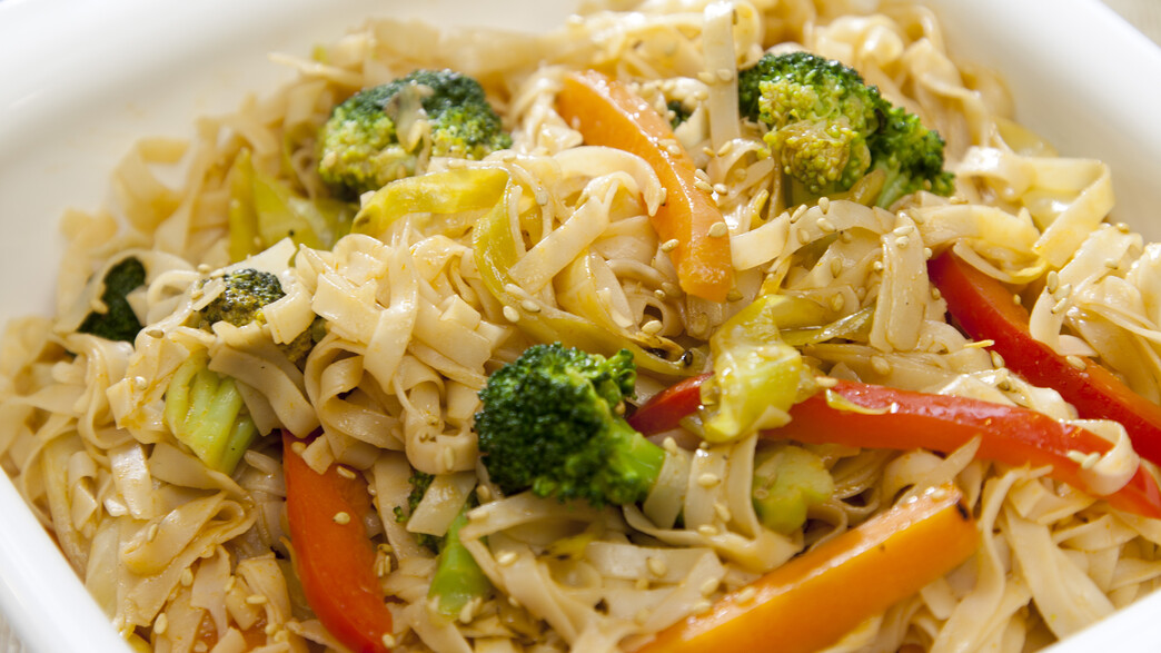 נודלס ירקות צבעוני