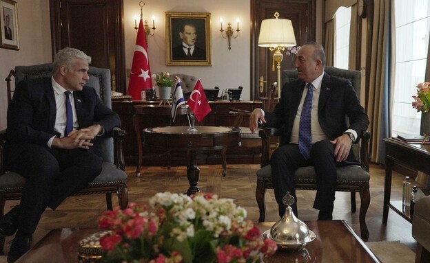 שר החוץ לפיד נועד עם מקבילו בטורקיה (צילום: בועז אופנהיים)