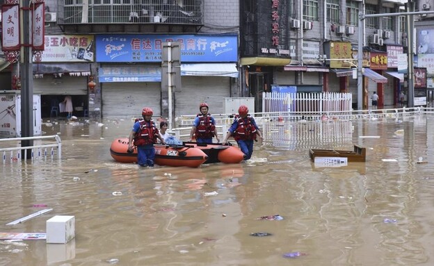 שטפונות כבדים בדרום סין (צילום: AP)