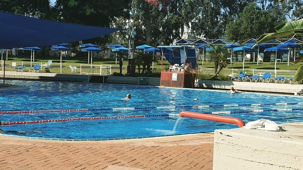 בריכת נופשונית בחולון