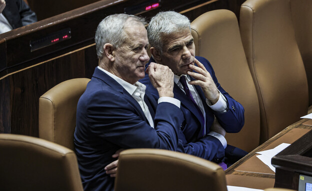 בני גנץ ויאיר לפיד בכנסת (צילום: Stringer/picture alliance via Getty Images) בני גנץ ויאיר לפיד בכנסת (צילום: Stringer/picture alliance via Getty Images)