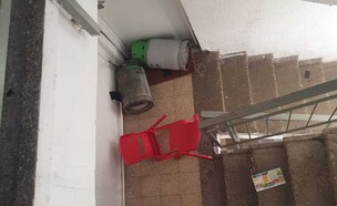 בלוני הגז בחדר המדרגות של הבניין בשדרות