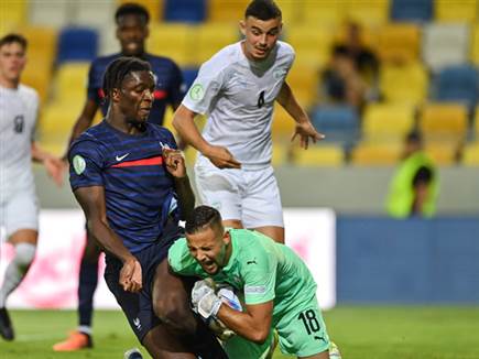 גם תומר צרפתי במשחק גדול (UEFA)