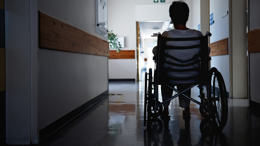 נכה עם כיסא גלגלים (צילום: getty images)